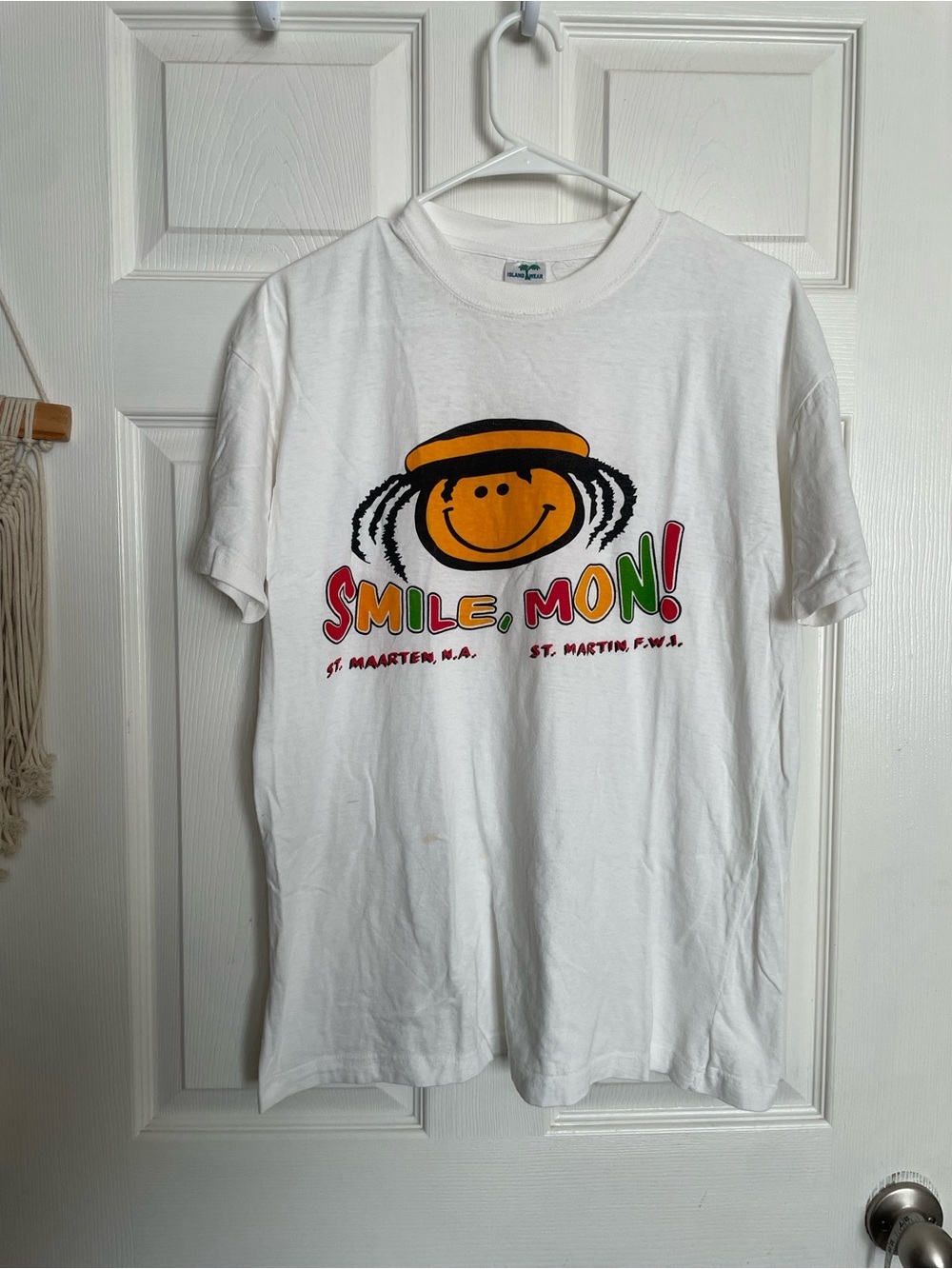 Smile, Mon! St. Martin Mens size Medium White Graphic T-Shirt